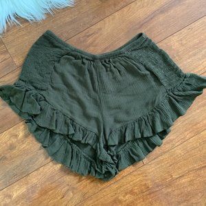 Charlotte Russe Pull-on Flowy Ruffle Shorts Green-Size S